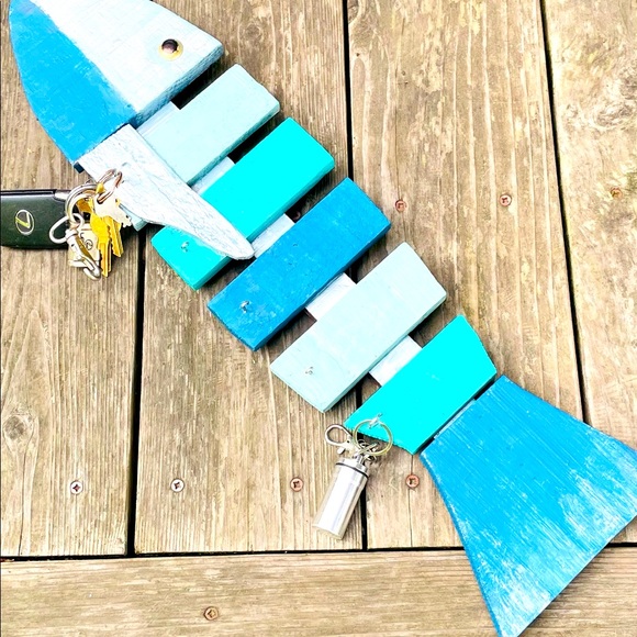 Vintage colorful wood fish key ring holder - Picture 2 of 3